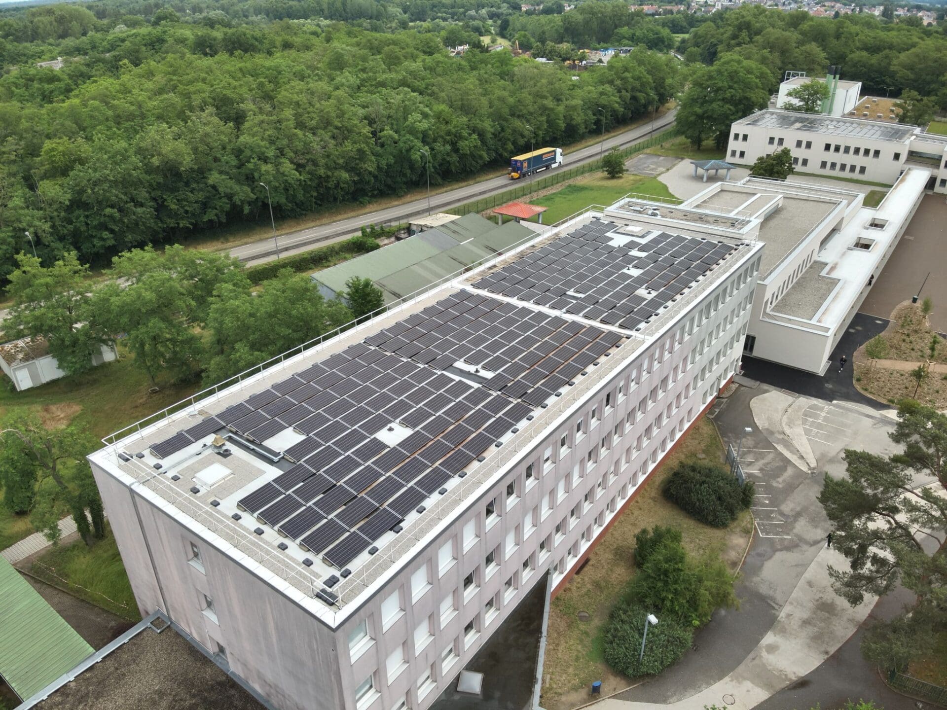 Locaux panneaux solaires